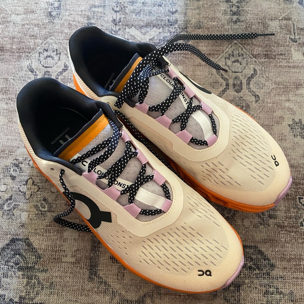 SIZE 7.5 On Running Shoes